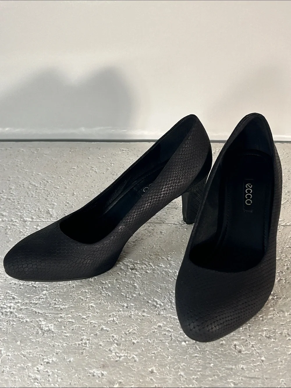 Ecco SZ38 7.5US Black Suede Embossed Leather Heels Classic Office Dressy Old $